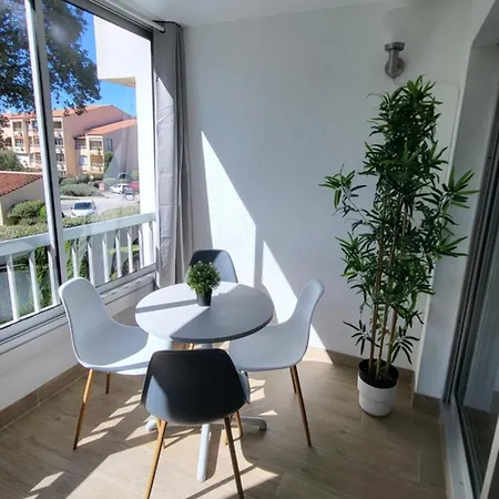 Lejlighed De 50 M2 Climatise Et Moderne A 100 M De La *