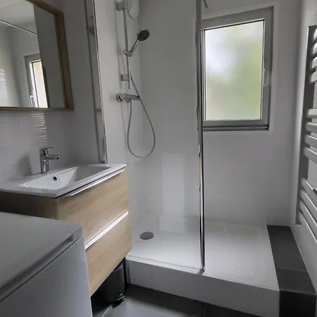 Lejlighed De 50 M2 Climatise Et Moderne A 100 M De La